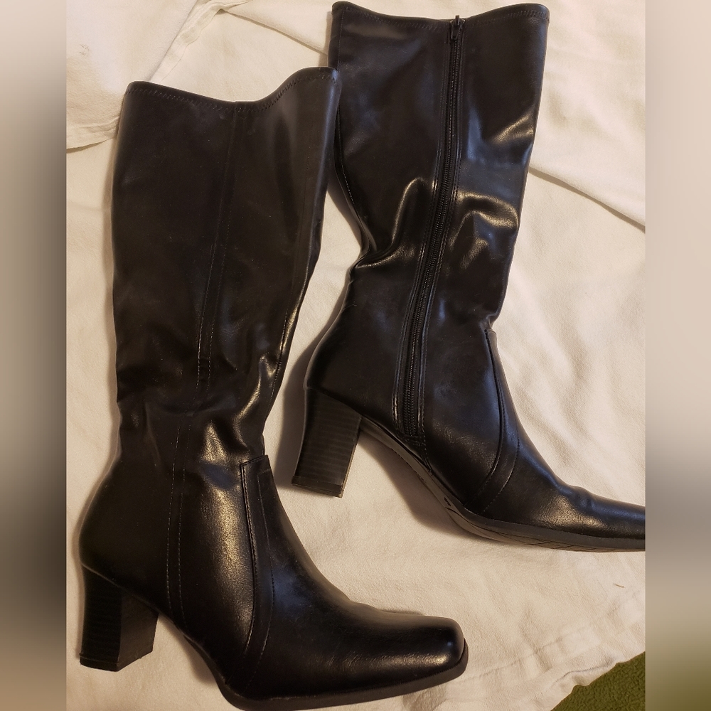 Predictions black leather boots Nadia